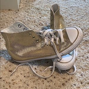 Gold scaly converse